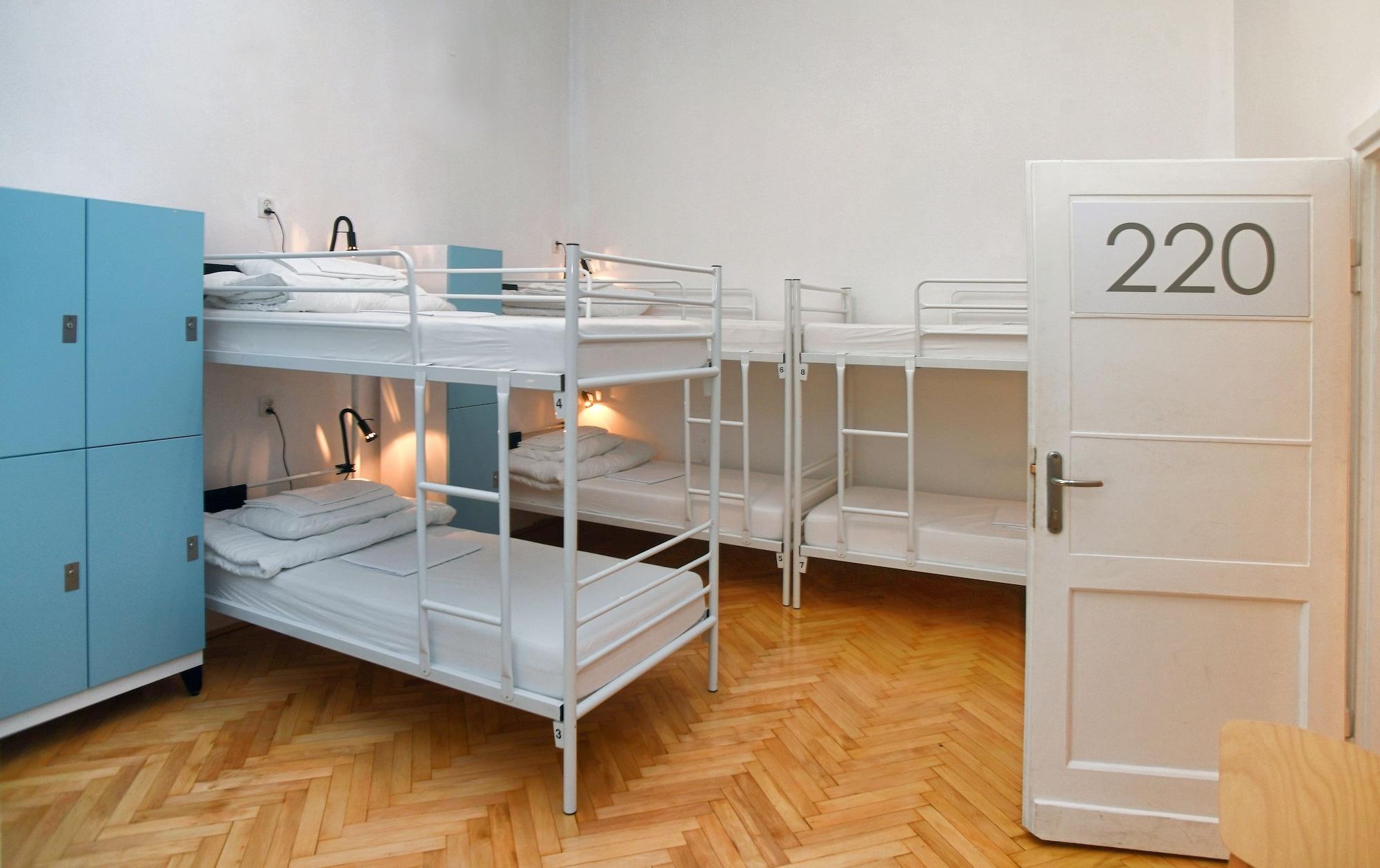 Warsaw Hostel Centrum Private Rooms & Dorms Экстерьер фото